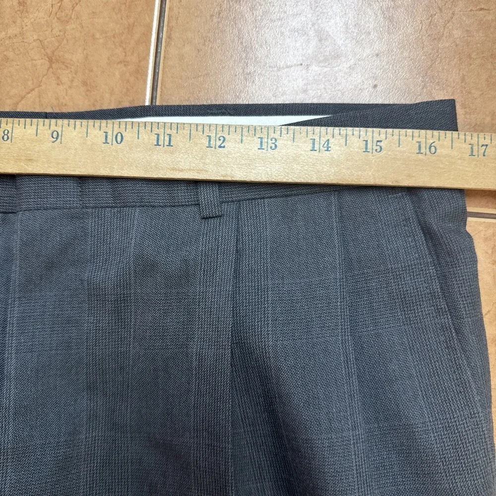 Stafford Vintage 2 Piece Suit 44S Pants 33 x 30 Gray Plaid Wool Blend USA Made